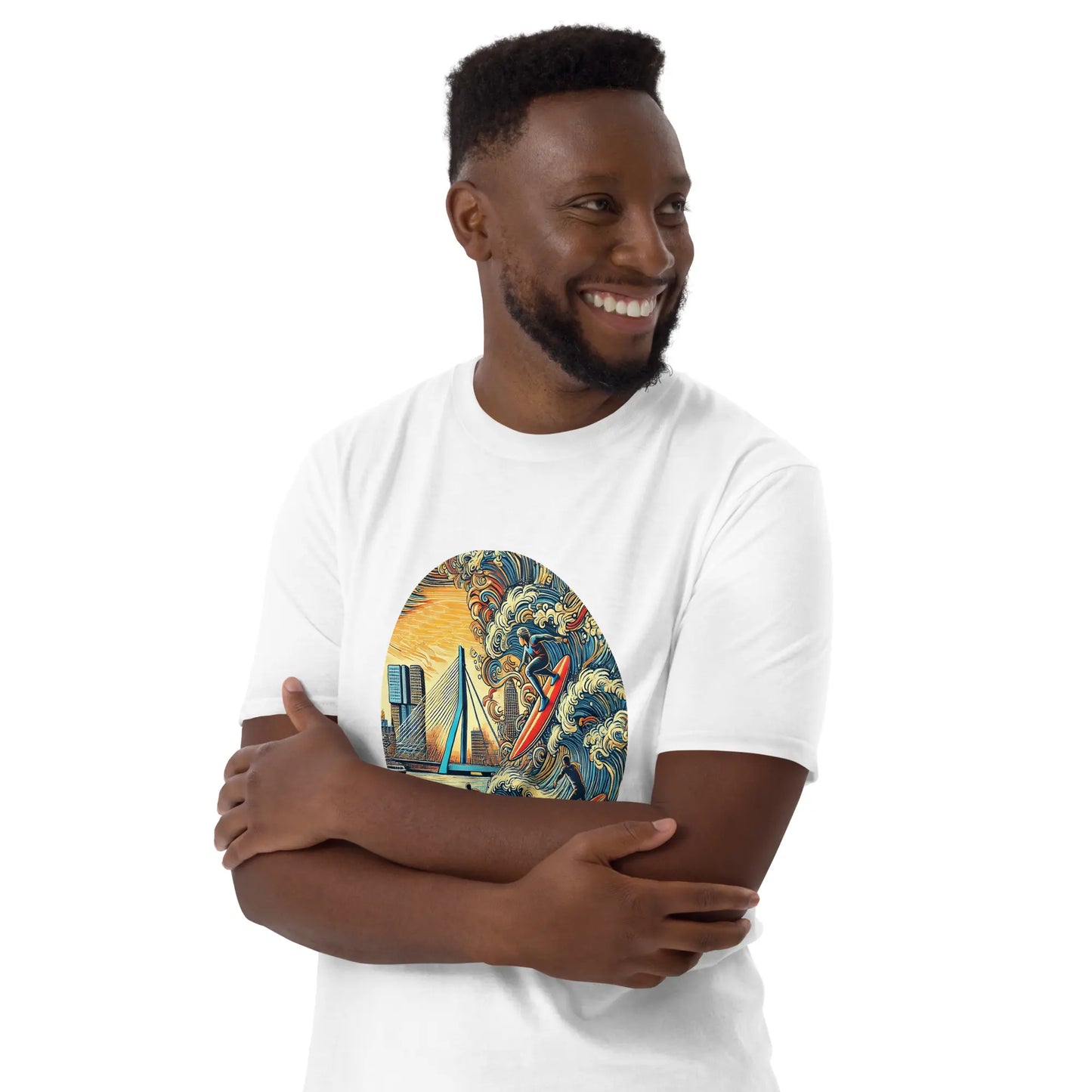 Jonge man in wit surf T-shirt Rotterdam Surfen