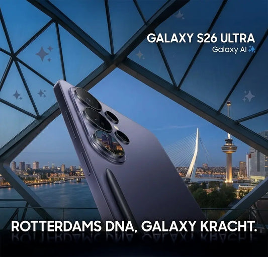 Samsung Galaxy S26 Ultra in Cobalt Violet met Rotterdam skyline, Erasmusbrug en Euromast — nu te koop bij RotterdamShop.com