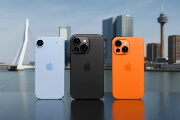 iPhone 17 lineup Air Pro en Pro Max naast elkaar met skyline Rotterdam Erasmusbrug