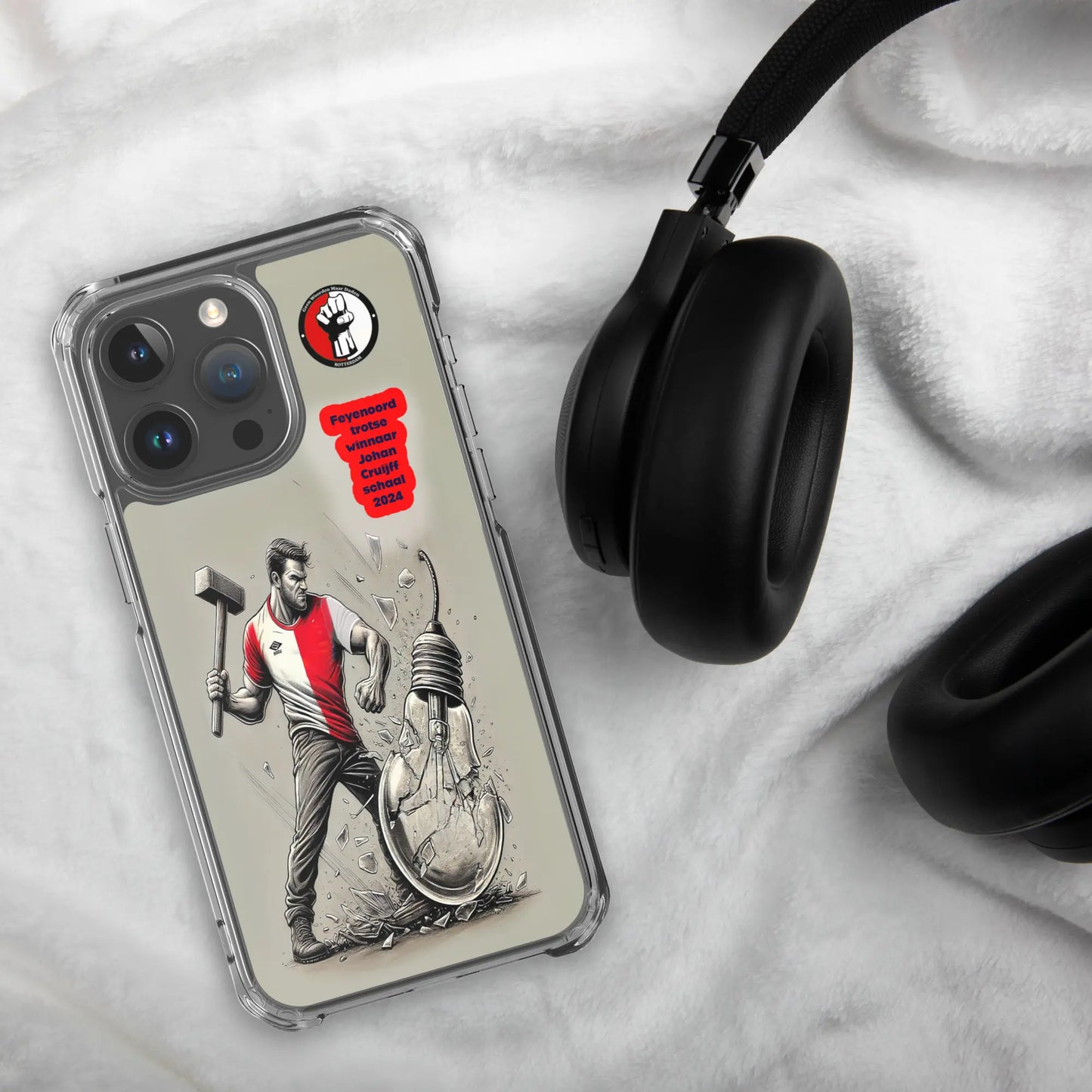 Feyenoord Johan Cruijff Schaal 2024 iPhone telefoonhoesje met design en koptelefoon op witte achtergrond.