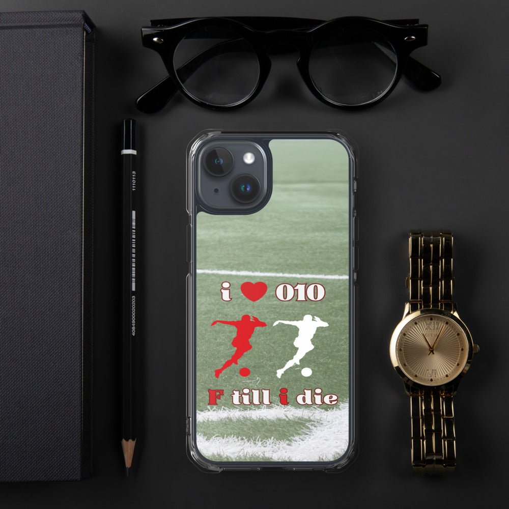 Feyenoord iPhone-hoesje met I Love 010, F Till I Die ontwerp, met rode en witte voetballers op een groen veld, omgeven door een zwarte bril, een pen en een gouden horloge.