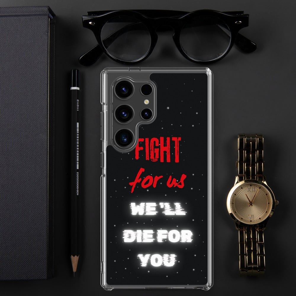 Feyenoord telefoonhoesje met de tekst 'Fight for us, we'll die for you' op een donkere achtergrond, omgeven door een horloge, bril, potlood en notitieboekje.