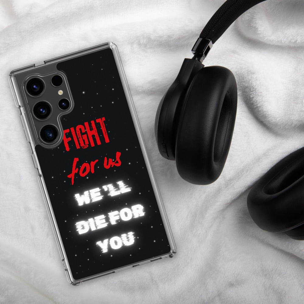 Feyenoord telefoonhoesje met de tekst 'Fight for us, we'll die for you' op een witte deken, naast een zwarte koptelefoon