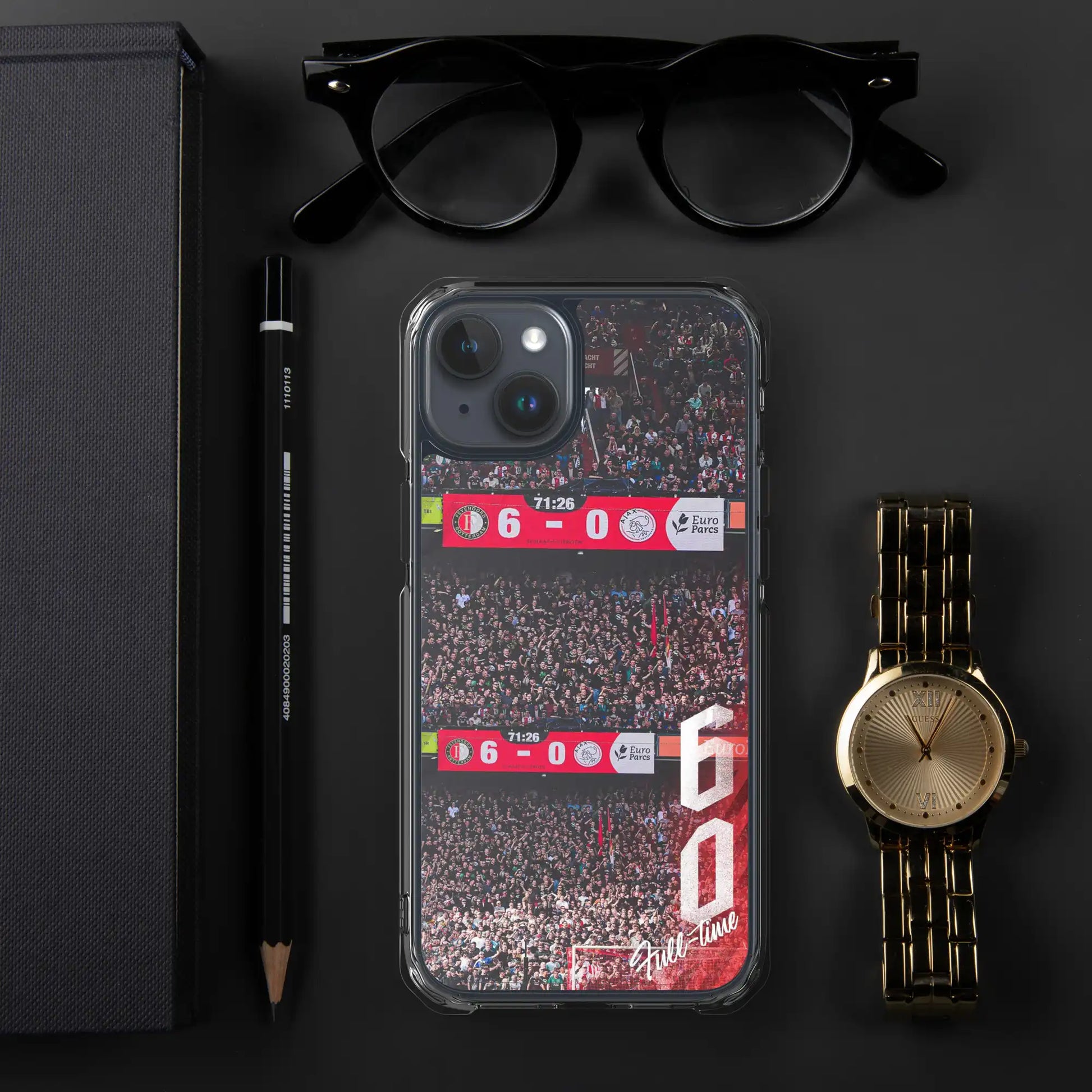 Feyenoord 6-0 overwinning iPhone hoesje, liggend naast bril, pen en horloge