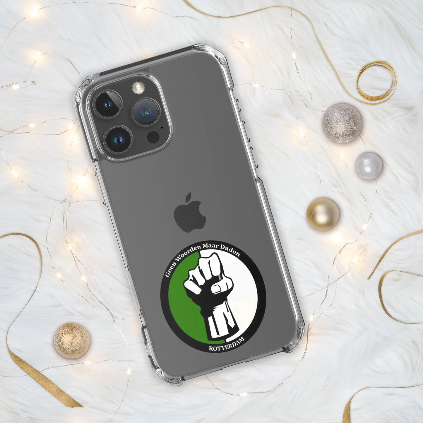 Feyenoord iPhone 16 hoesje met Geen Woorden Maar Daden logo, sterke bescherming met verhoogde randen.