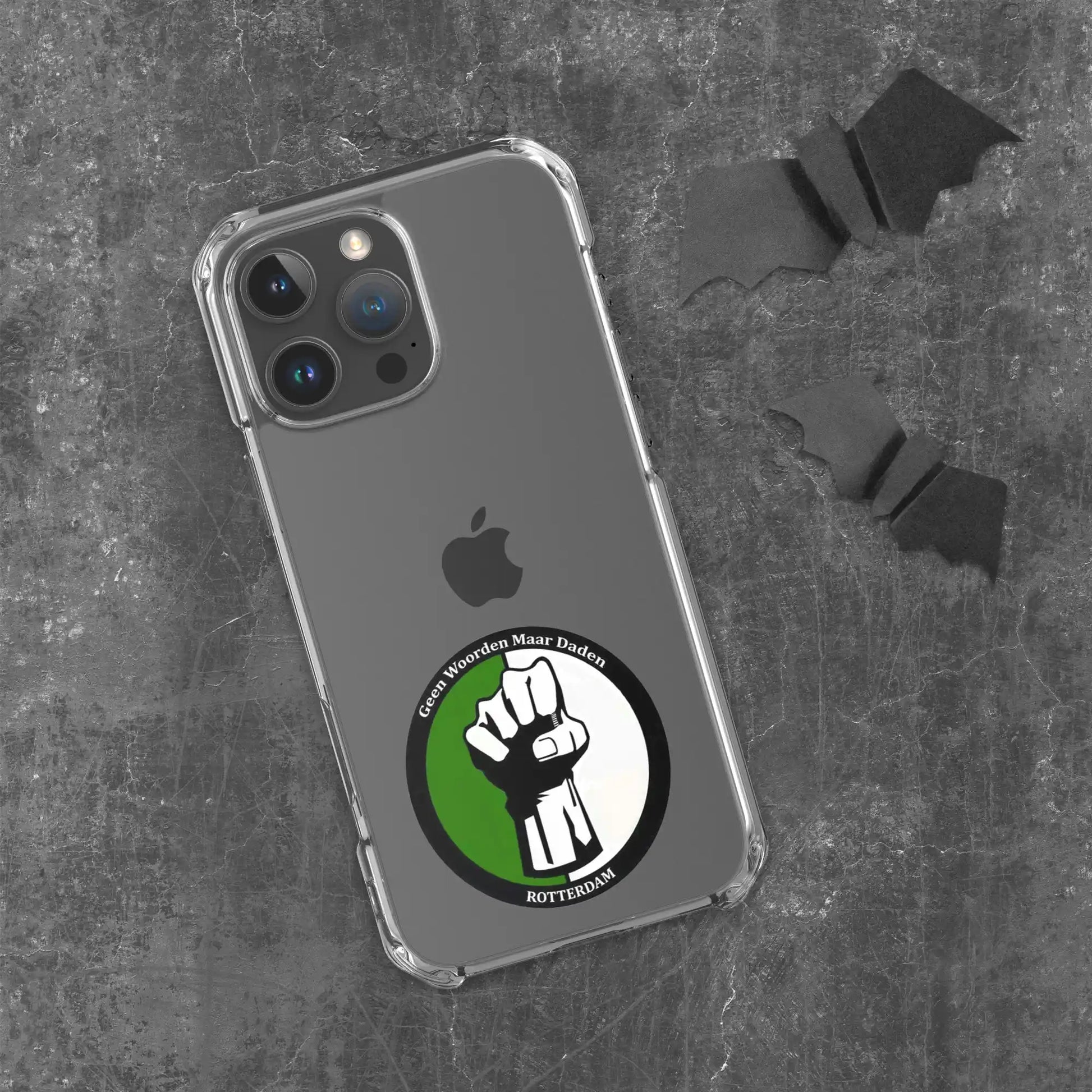 Feyenoord iPhone 16 hoesje met Geen Woorden Maar Daden logo, sterke bescherming met verhoogde randen.