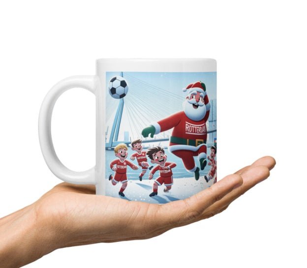 Kerstman Voetbalt aan de Maas: Unieke Rotterdamse Kerstmok