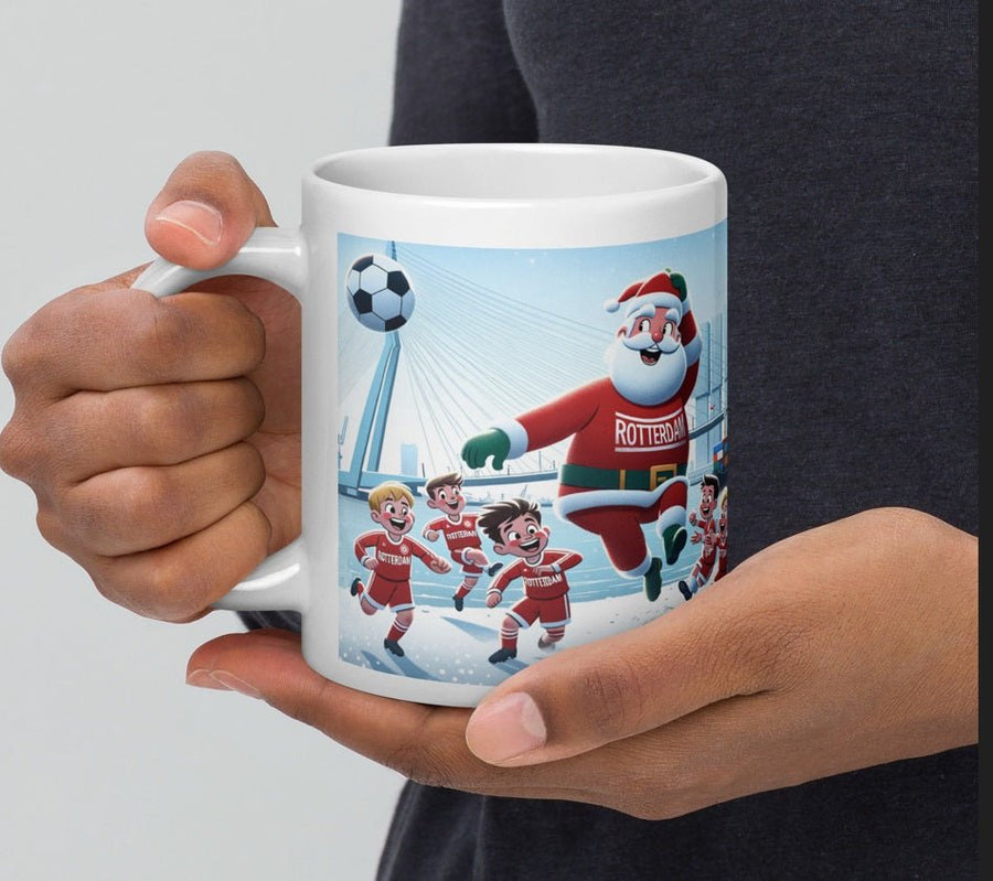 Kerstman Voetbalt aan de Maas: Unieke Rotterdamse Kerstmok