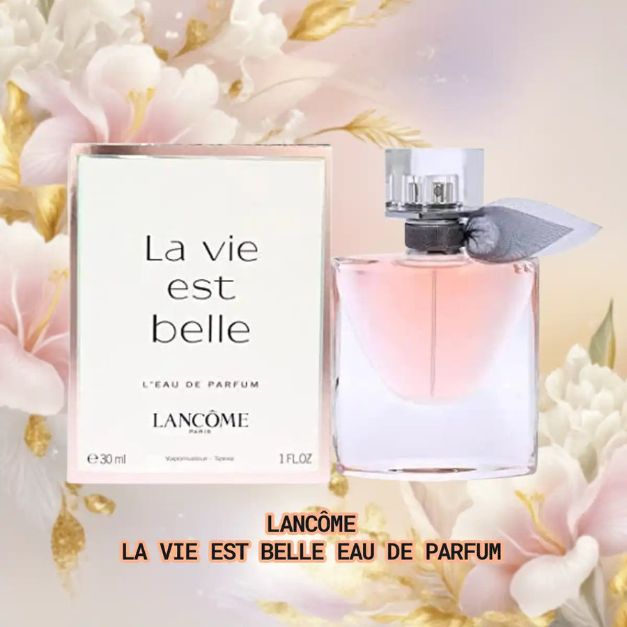 Lancôme "La Vie Est Belle" parfum: witte doos en lichtroze fles met bloemrijke achtergrond