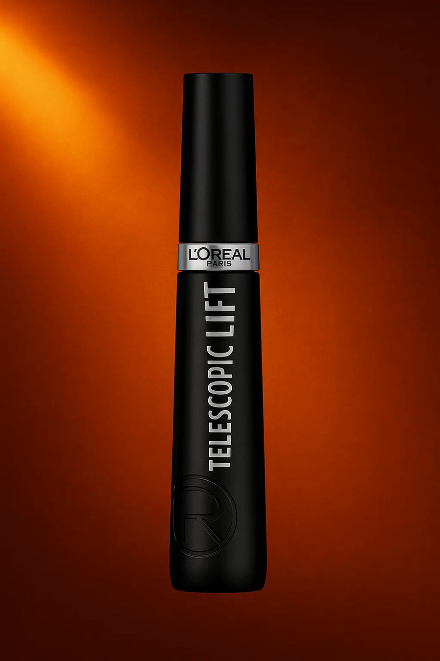 Loreal Telescopic Lift mascara in spotlight op oranje achtergrond, premium productpresentatie
