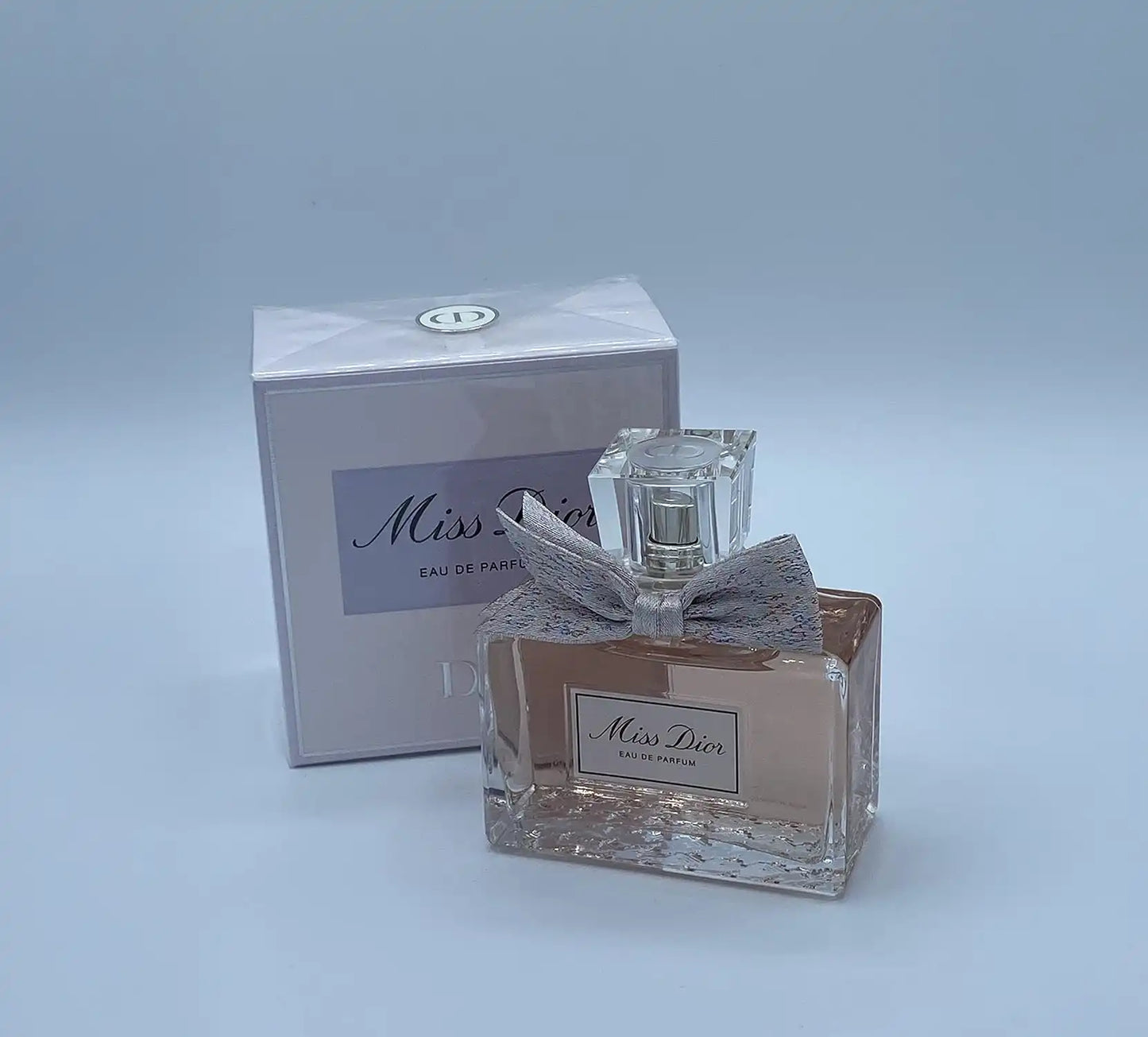 Miss Dior Eau de Parfum 100ml – Elegante fles met luxe geur.