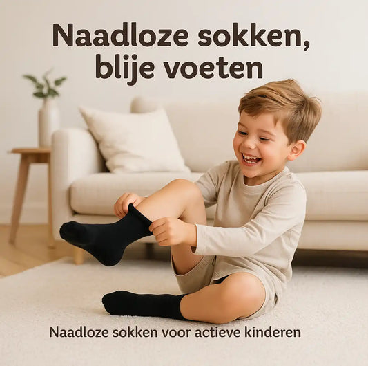 Kind draagt naadloze zwarte kindersokken – comfortabel, speels en zonder druk of naden