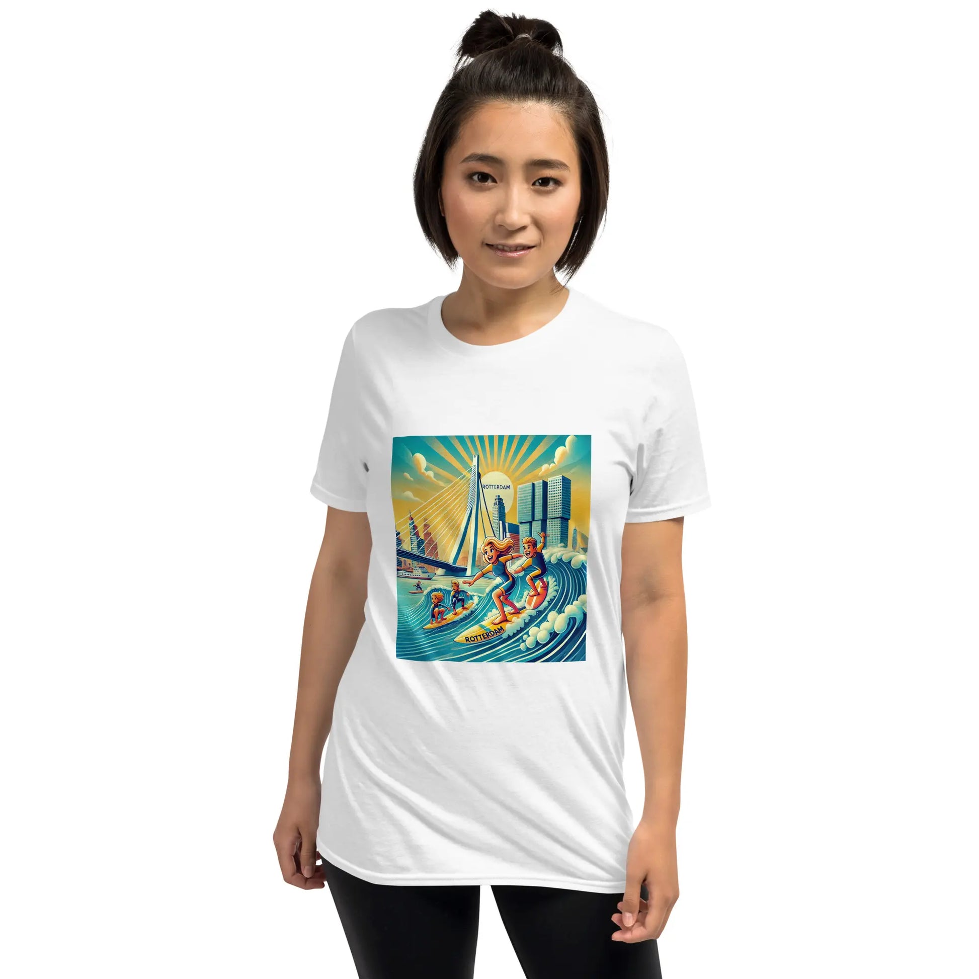 Vrouw draagt een wit Rotterdam Urban Surfing T-shirt – rif010, surfen Rotterdam