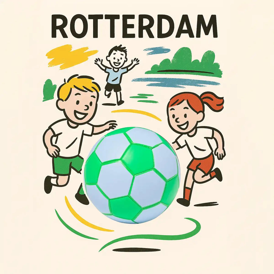 Voetbal cadeau kind met blauw-groene voetbal maat 5 voor buitenspelen in Rotterdam