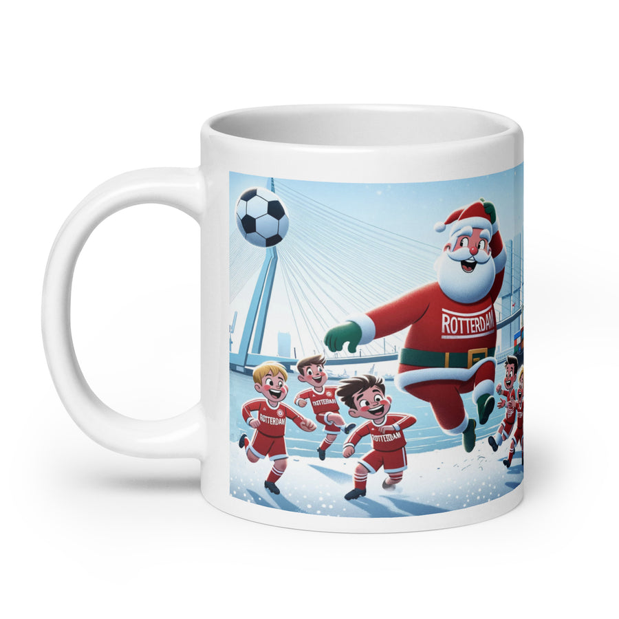 Kerstman Voetbalt aan de Maas: Unieke Rotterdamse Kerstmok